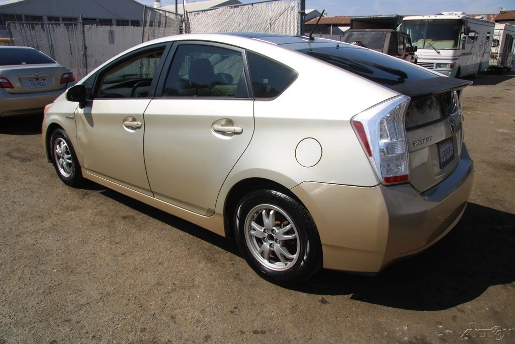 2010 Toyota Prius 3rd Gen - Image 5 of 21