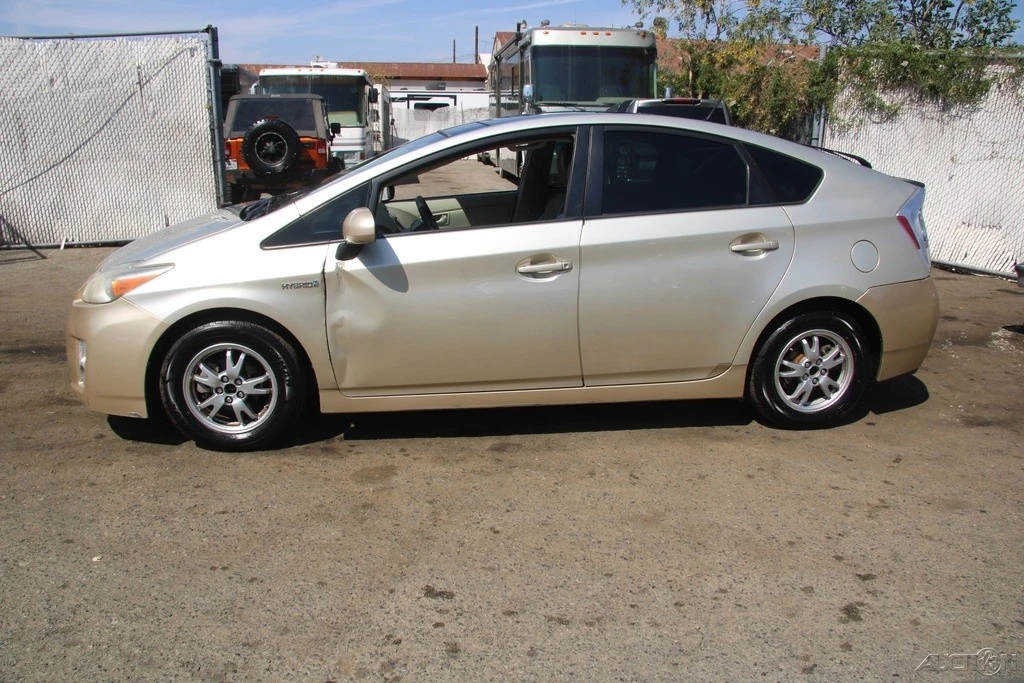 2010 Toyota Prius 3rd Gen - Image 3 of 21