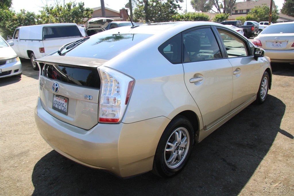 2010 Toyota Prius 3rd Gen - Image 7 of 21