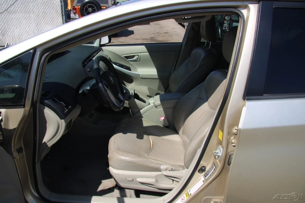 2010 Toyota Prius 3rd Gen - Image 14 of 21