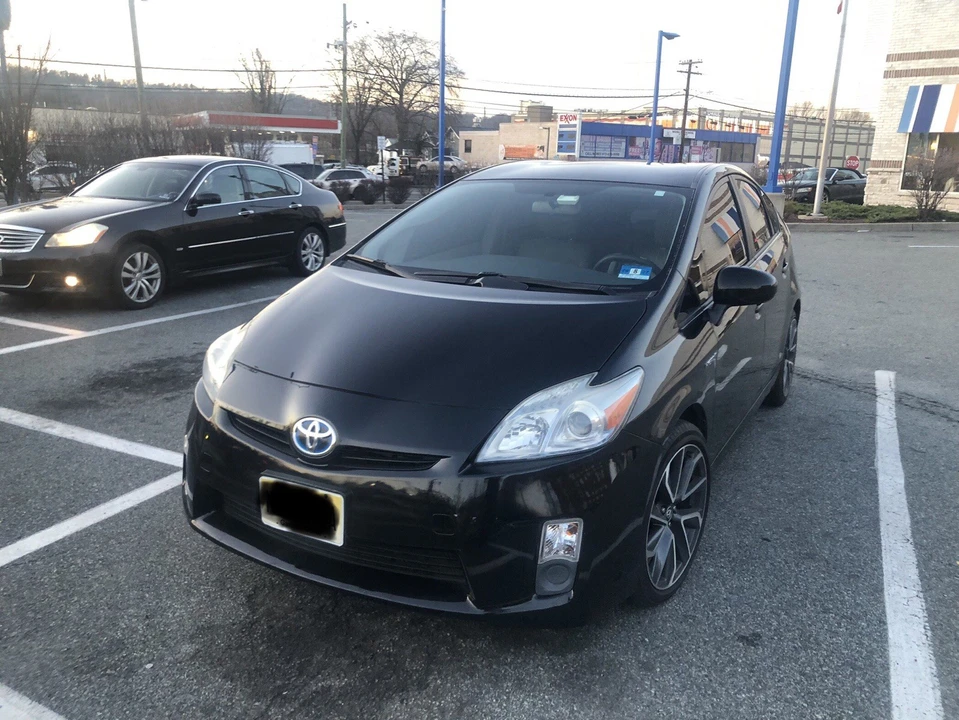 2010 Toyota Prius 3rd Gen - Image 2 of 9