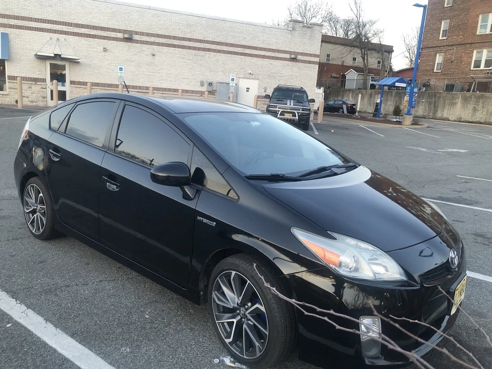 2010 Toyota Prius 3rd Gen - Image 4 of 9