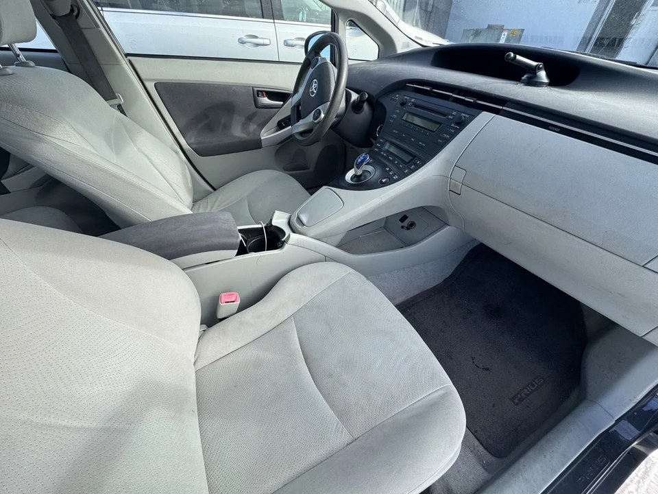 2010 Toyota Prius 3rd Gen - Image 13 of 18
