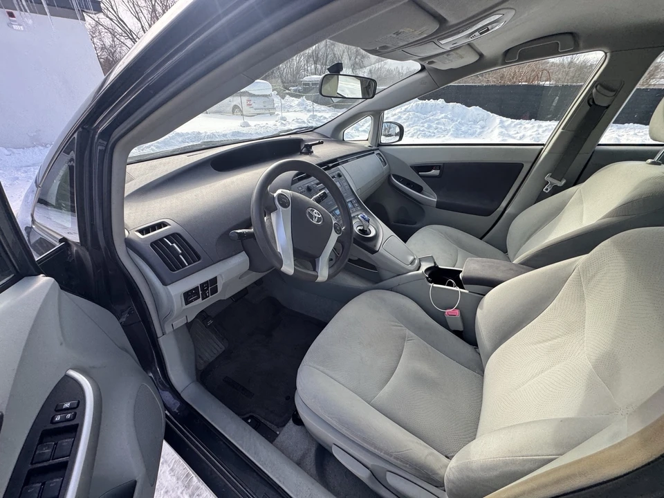2010 Toyota Prius 3rd Gen - Image 12 of 18