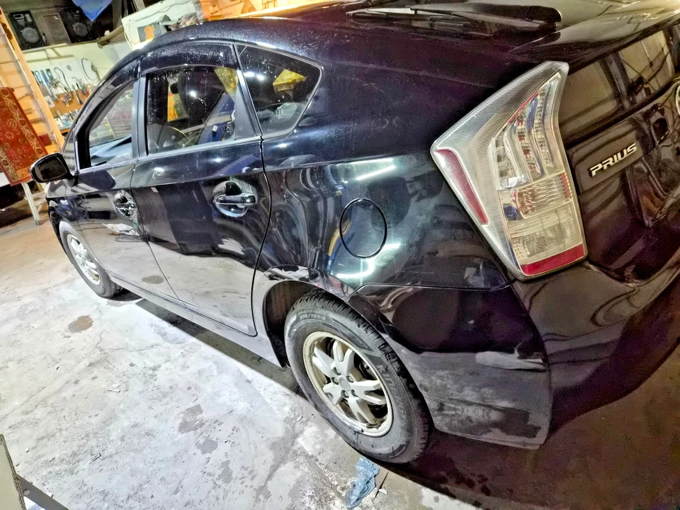 2010 Toyota Prius 3rd Gen - Image 11 of 13