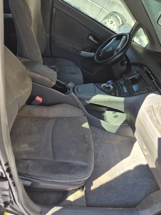2010 Toyota Prius 3rd Gen - Image 2 of 13