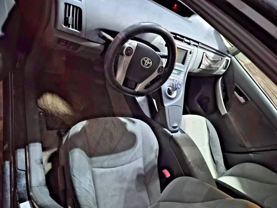 2010 Toyota Prius 3rd Gen - Image 3 of 7