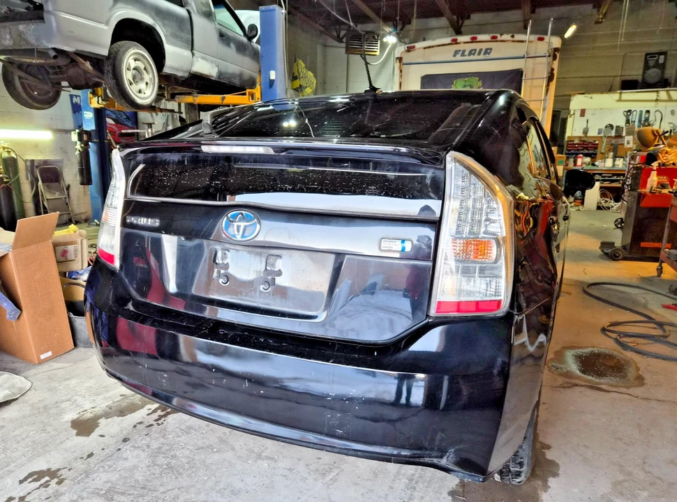 2010 Toyota Prius 3rd Gen - Image 8 of 13