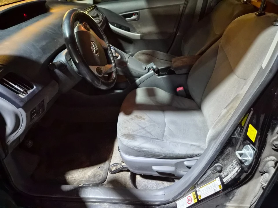 2010 Toyota Prius 3rd Gen - Image 3 of 13