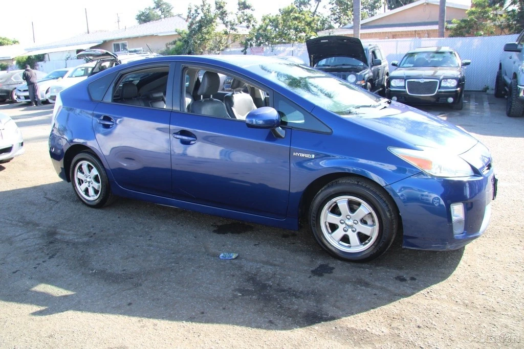 2010 Toyota Prius 3rd Gen - Image 7 of 21
