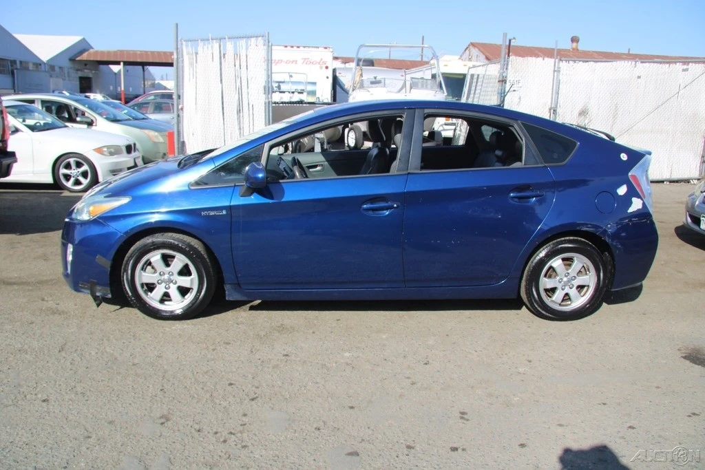 2010 Toyota Prius 3rd Gen - Image 3 of 21