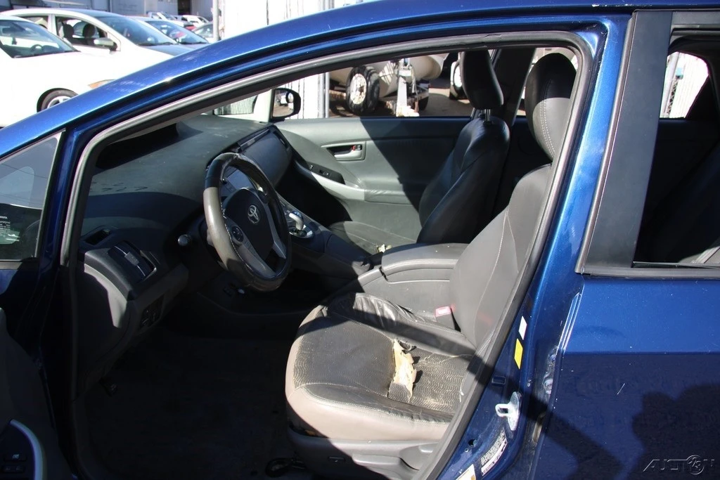 2010 Toyota Prius 3rd Gen - Image 12 of 21