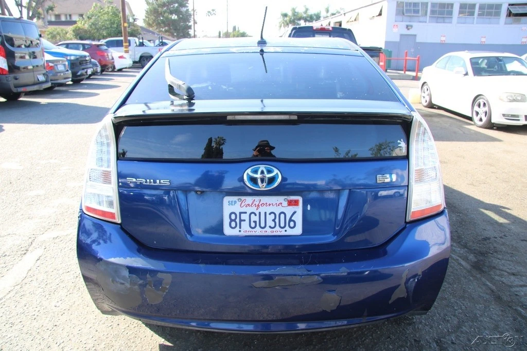 2010 Toyota Prius 3rd Gen - Image 5 of 21