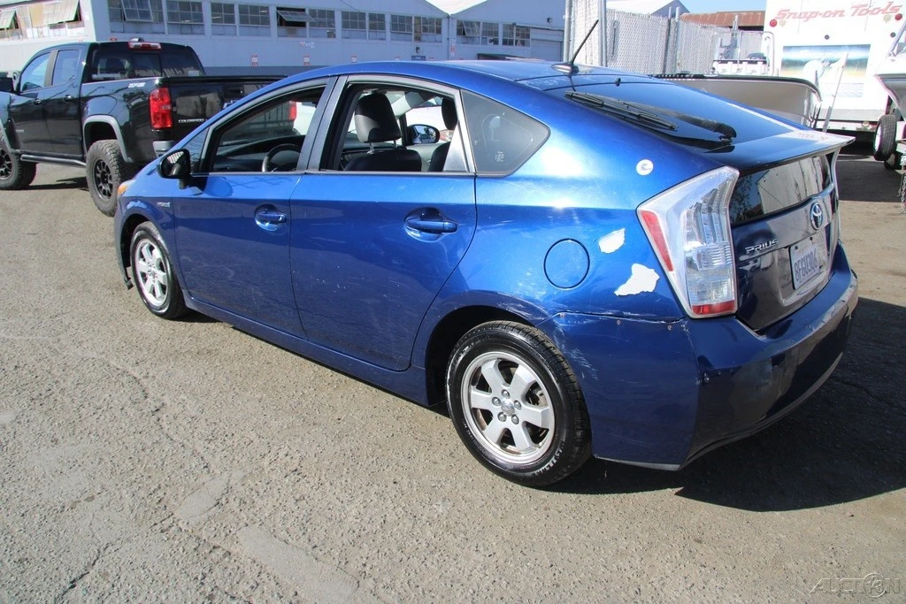 2010 Toyota Prius 3rd Gen - Image 4 of 21