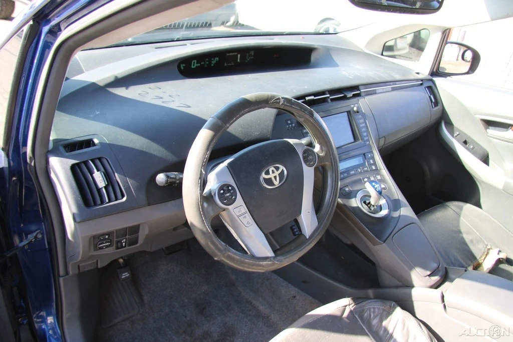 2010 Toyota Prius 3rd Gen - Image 13 of 21