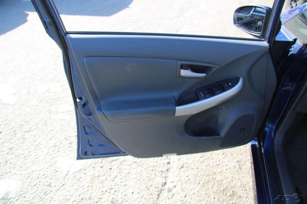 2010 Toyota Prius 3rd Gen - Image 11 of 21