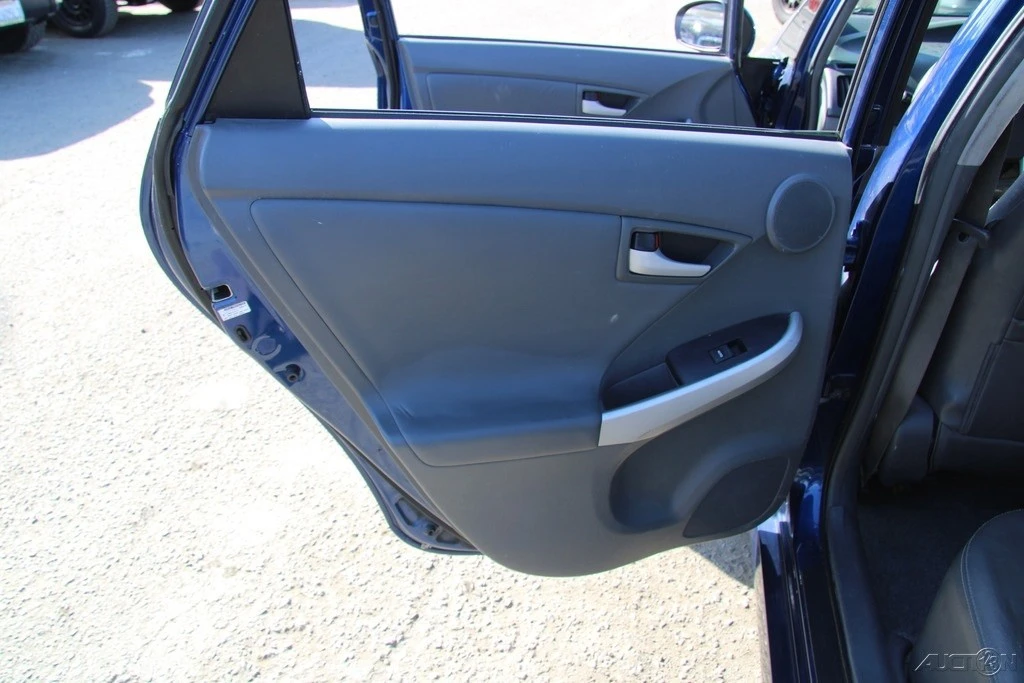 2010 Toyota Prius 3rd Gen - Image 18 of 21