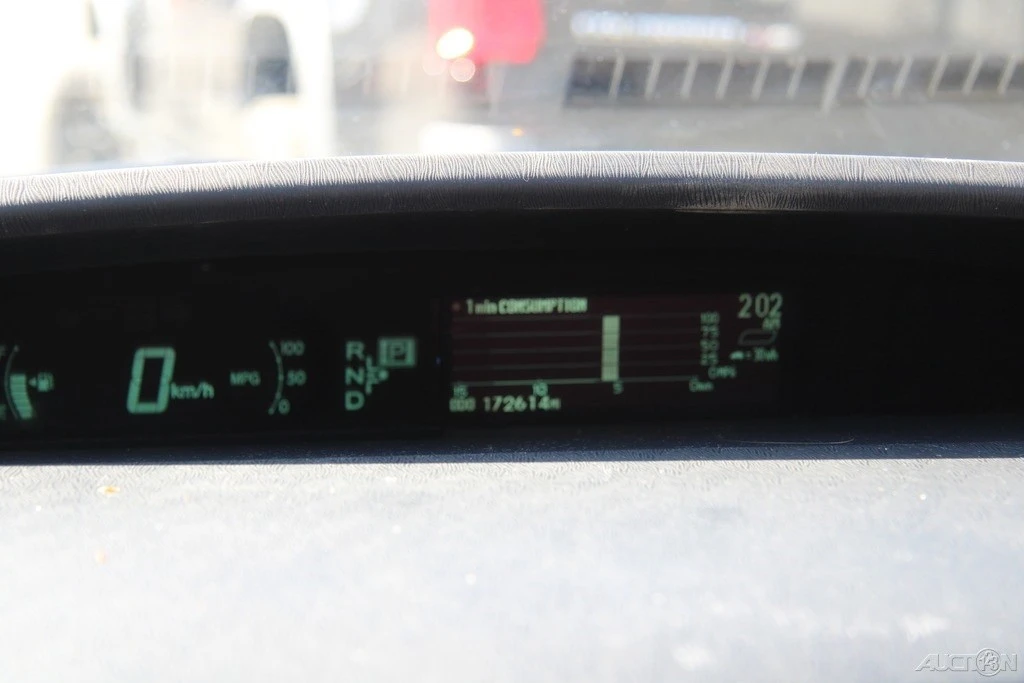 2010 Toyota Prius 3rd Gen - Image 14 of 21