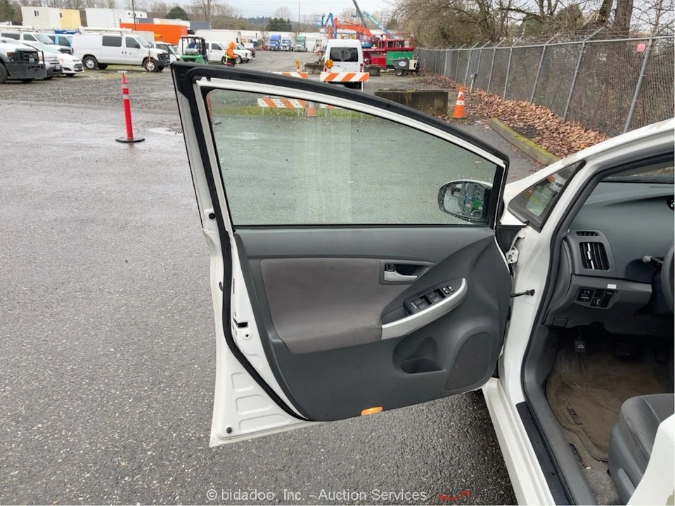 2010 Toyota Prius 3rd Gen - Image 11 of 12