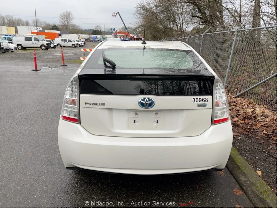 2010 Toyota Prius 3rd Gen - Image 8 of 12