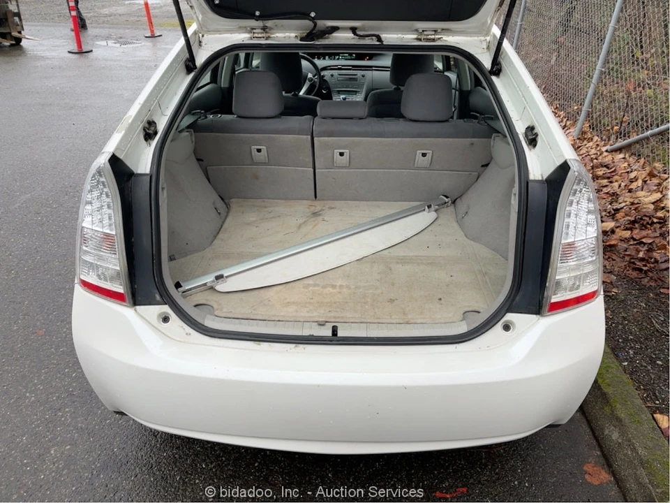 2010 Toyota Prius 3rd Gen - Image 9 of 12