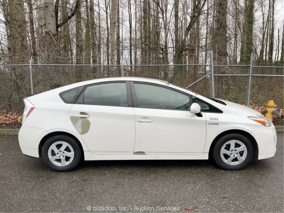 2010 Toyota Prius 3rd Gen - Image 6 of 12