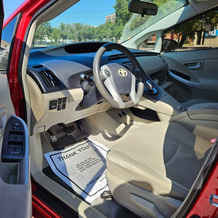 2010 Toyota Prius 3rd Gen - Image 5 of 12