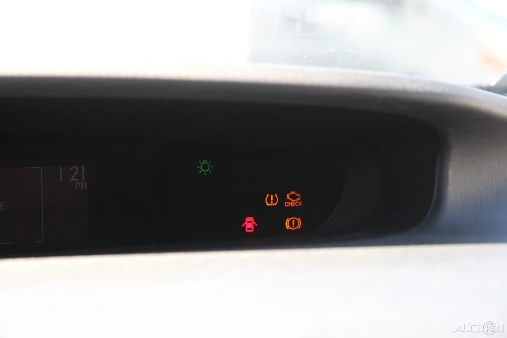 2010 Toyota Prius 3rd Gen - Image 18 of 21