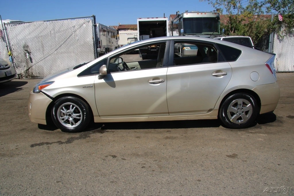 2010 Toyota Prius 3rd Gen - Image 3 of 21