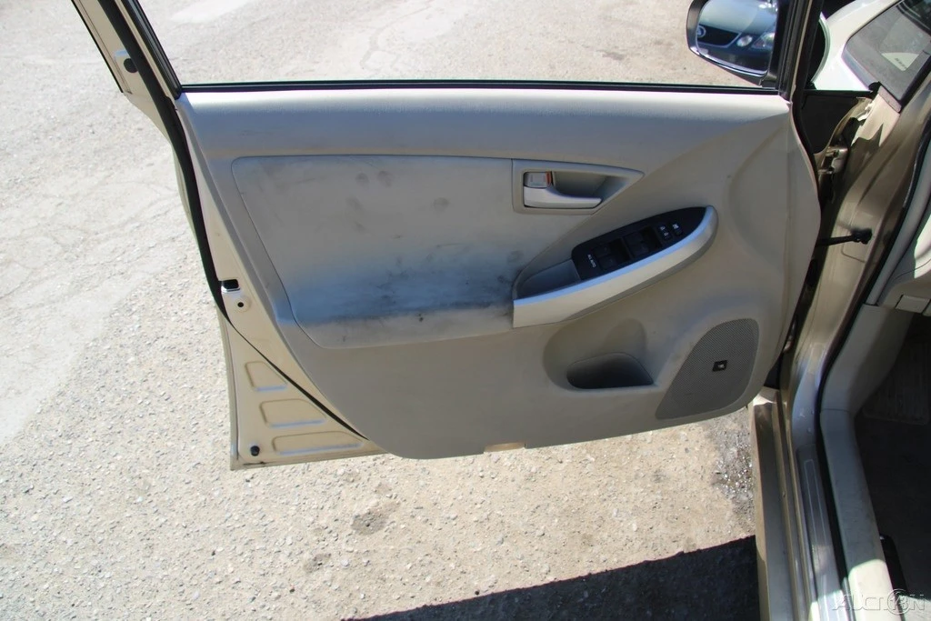2010 Toyota Prius 3rd Gen - Image 13 of 21