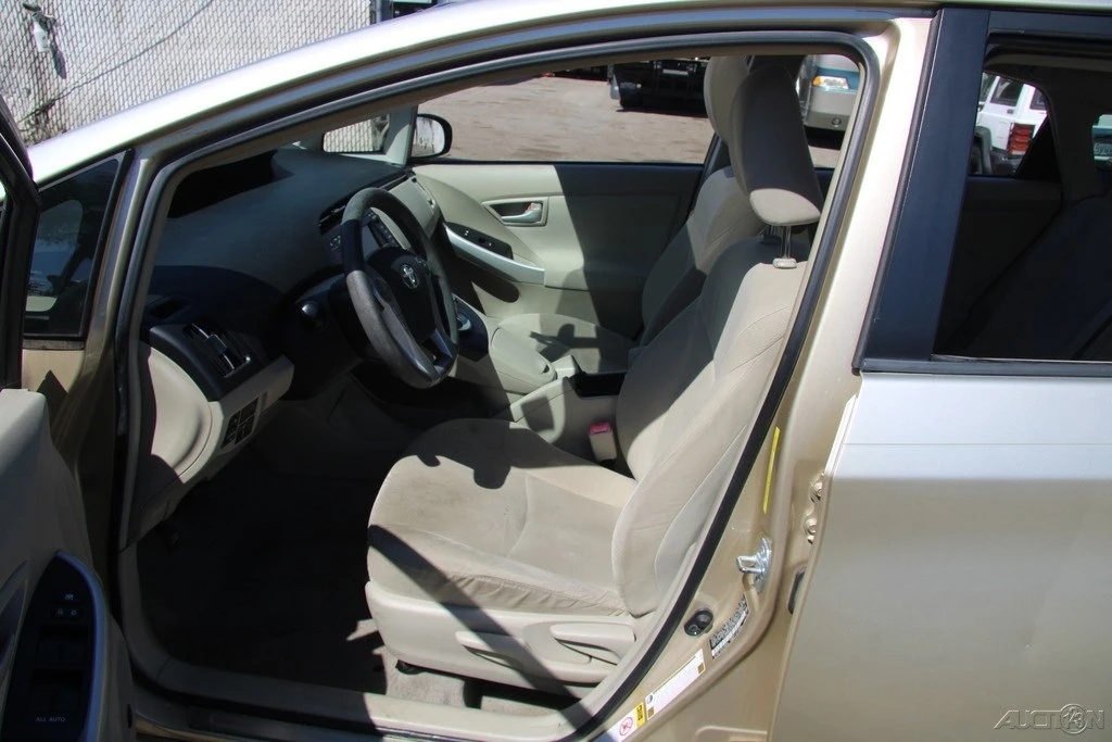 2010 Toyota Prius 3rd Gen - Image 14 of 21