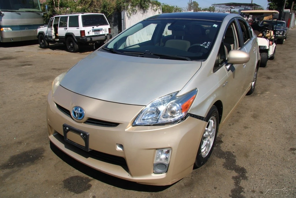 2010 Toyota Prius 3rd Gen - Image 2 of 21