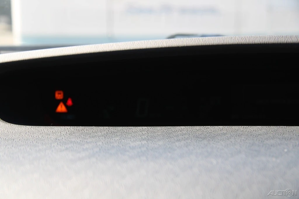 2010 Toyota Prius 3rd Gen - Image 16 of 21