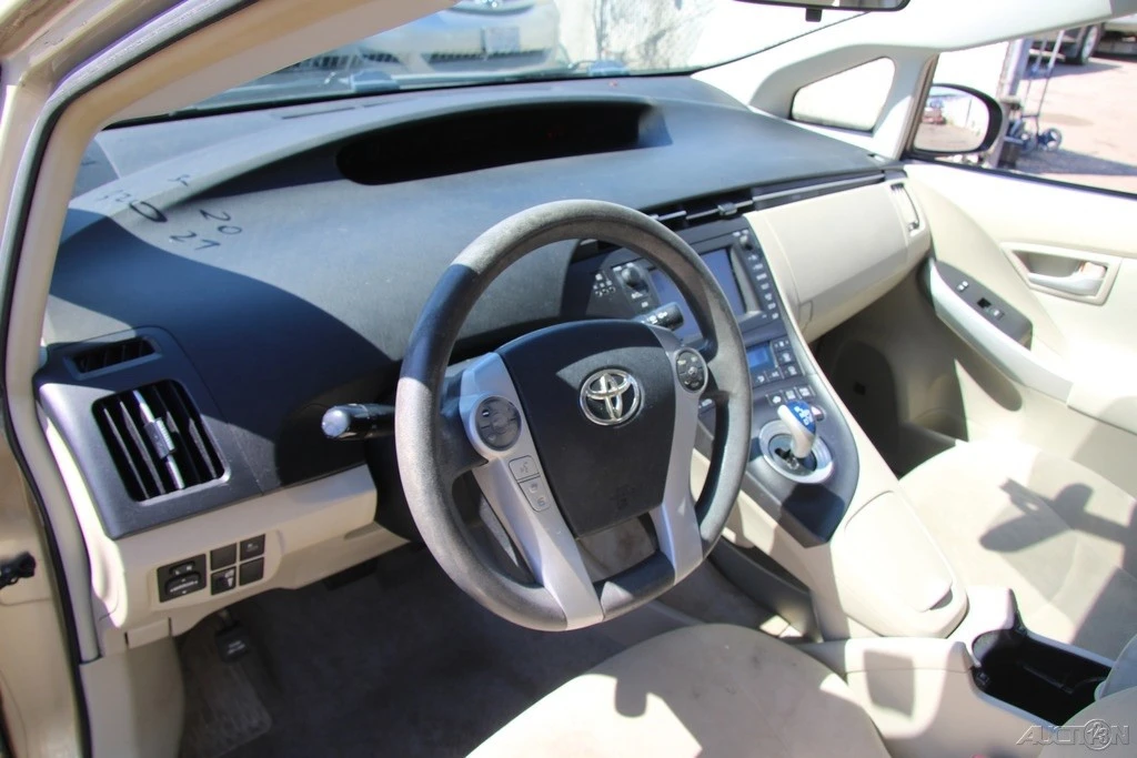 2010 Toyota Prius 3rd Gen - Image 15 of 21