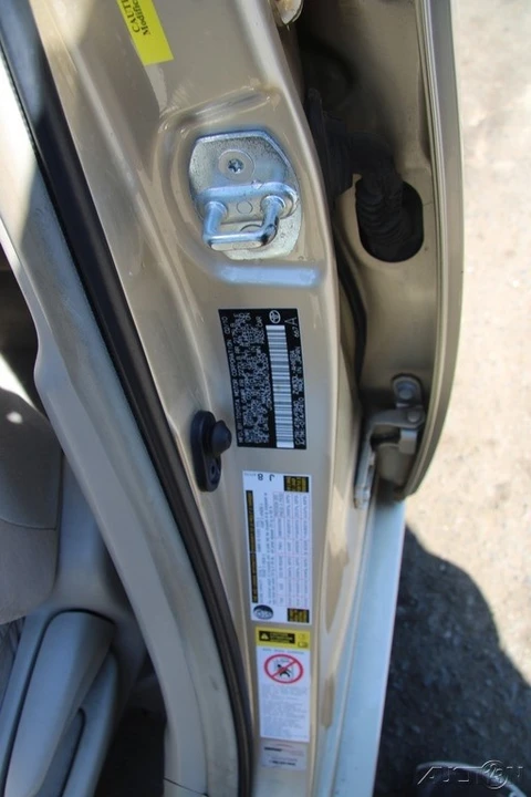 2010 Toyota Prius 3rd Gen - Image 12 of 21