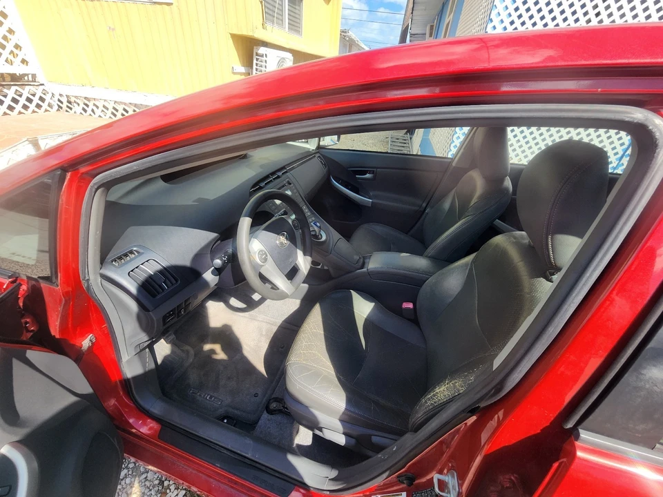 2010 Toyota Prius 3rd Gen - Image 4 of 4