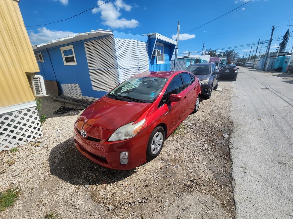 2010 Toyota Prius 3rd Gen - Image 3 of 4