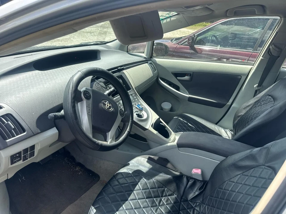 2010 Toyota Prius 3rd Gen - Image 5 of 6