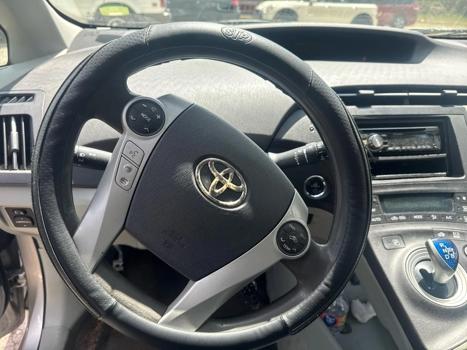 2010 Toyota Prius 3rd Gen - Image 6 of 6
