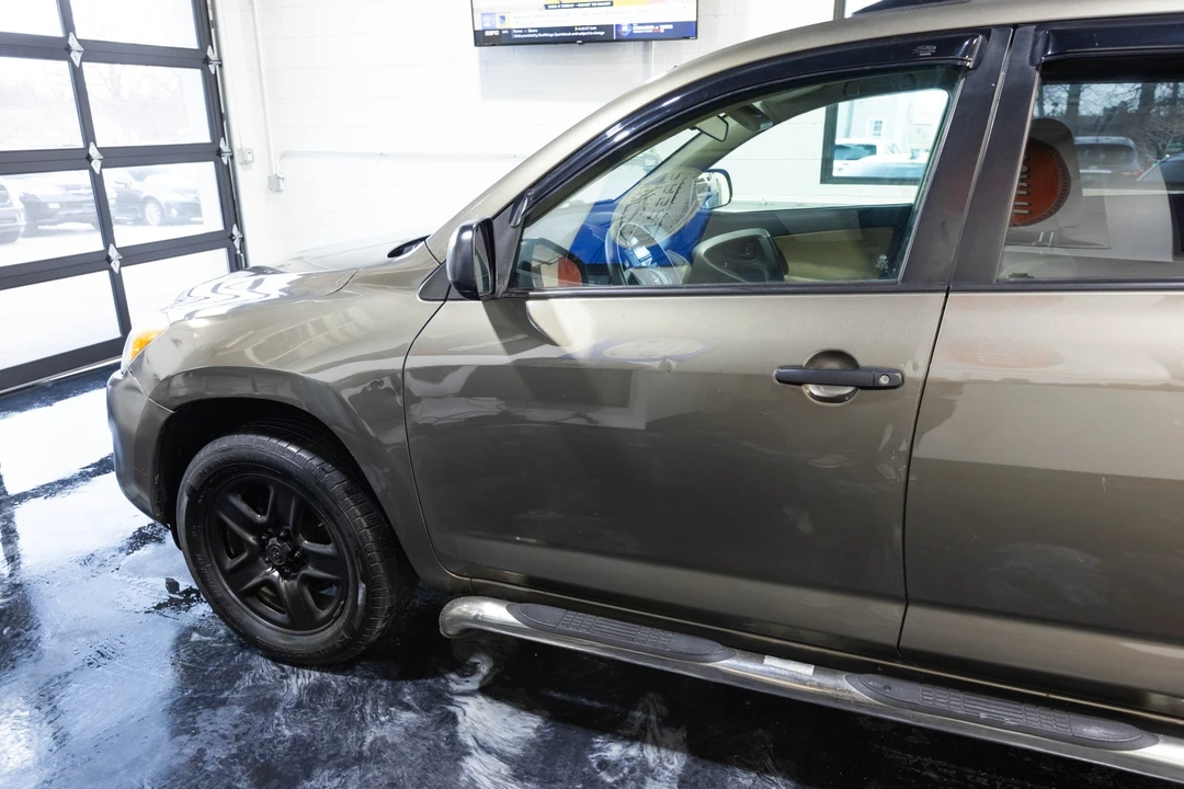2010 Toyota RAV4 3rd Gen - Image 3 of 21