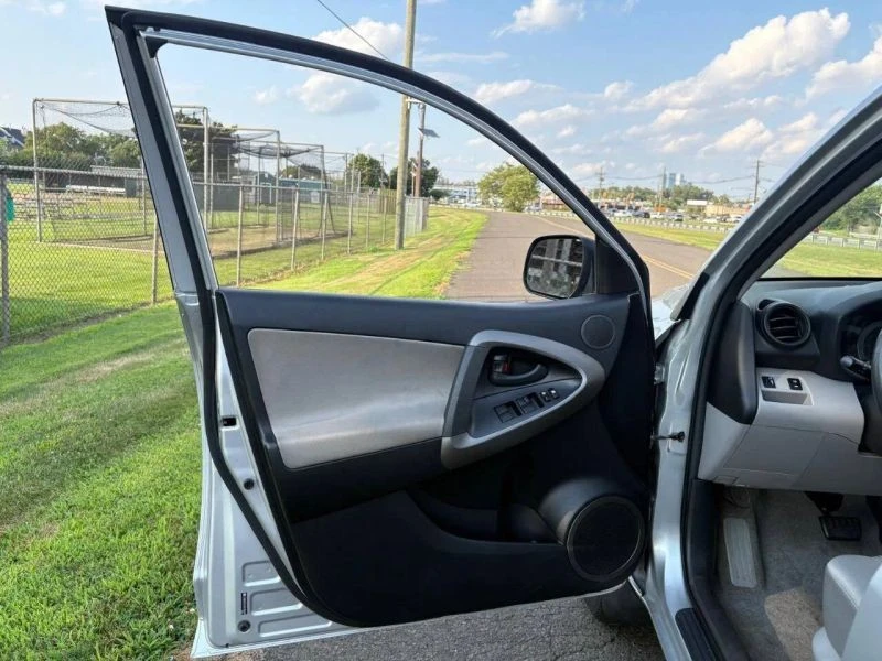 2010 Toyota RAV4 3rd Gen - Image 10 of 12
