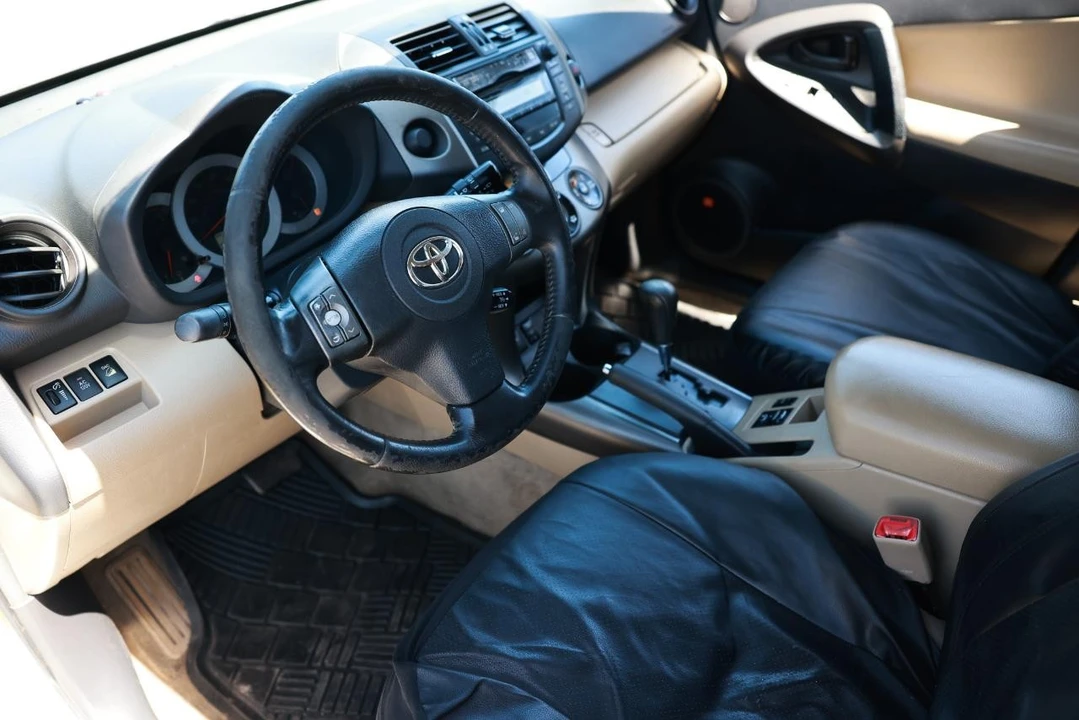 2010 Toyota RAV4 3rd Gen - Image 4 of 21