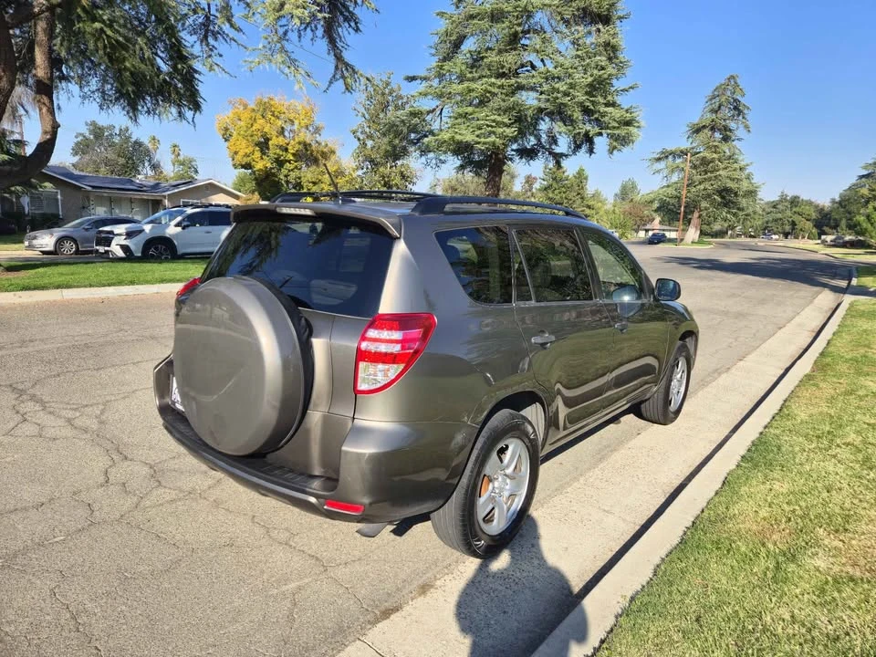 2010 Toyota RAV4 3rd Gen - Image 5 of 11