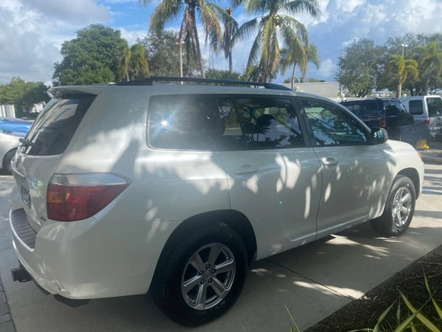 2010 Toyota Highlander - Image 8 of 21