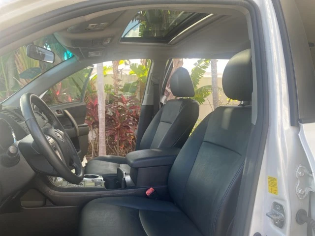 2010 Toyota Highlander - Image 11 of 21