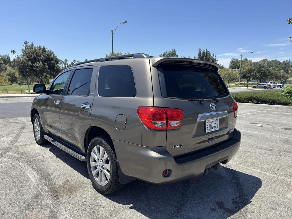 2010 Toyota Sequoia 2nd Gen - Image 4 of 31