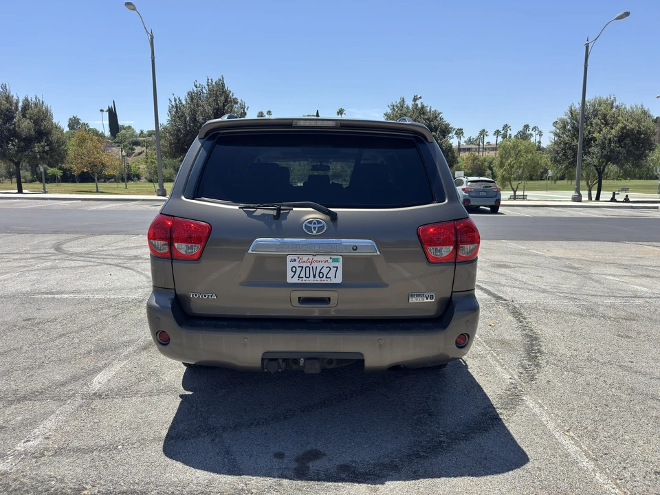 2010 Toyota Sequoia 2nd Gen - Image 5 of 31