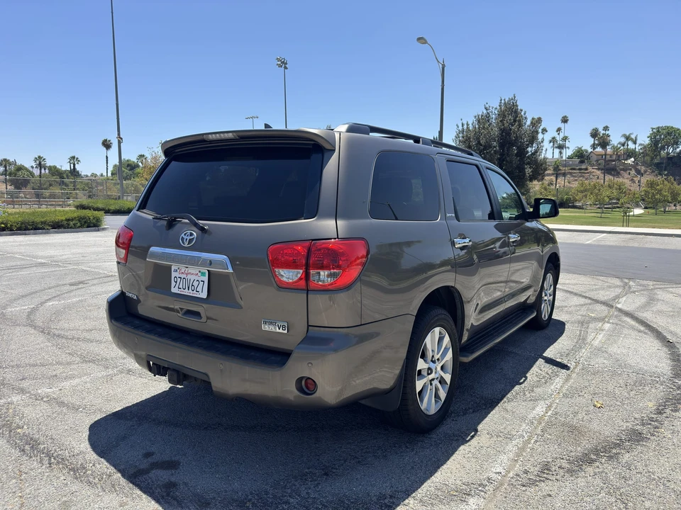 2010 Toyota Sequoia 2nd Gen - Image 6 of 31