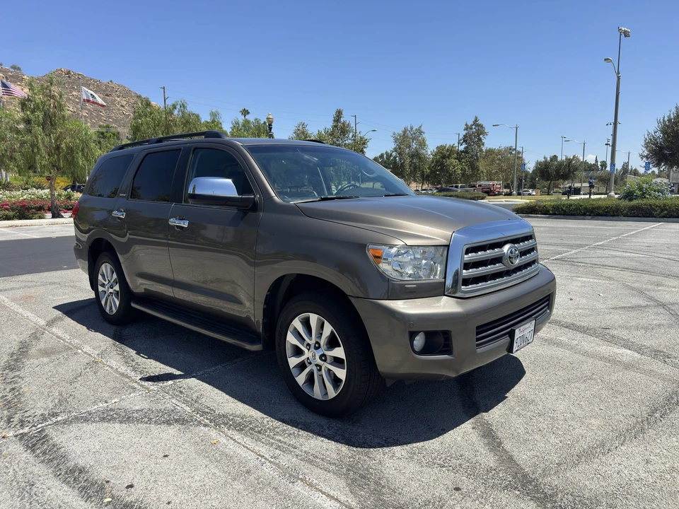 2010 Toyota Sequoia 2nd Gen - Image 8 of 31
