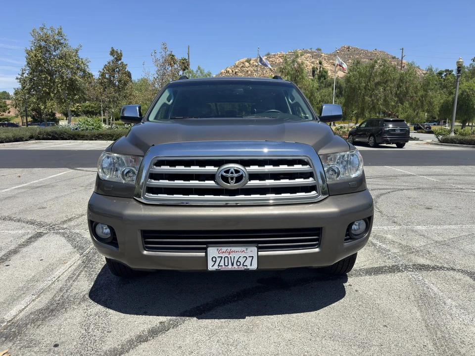 2010 Toyota Sequoia 2nd Gen - Image 10 of 31